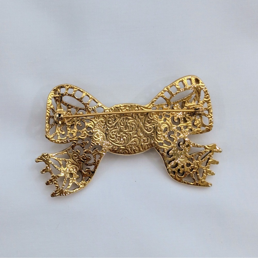 Vintage 1928 Brand Faux Pearl Gold Filigree Bow And Roses 1.75" x 3" Brooch Pin - Picture 4 of 6